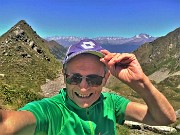 03 Alla Bocchetta di Budria (2116 m) con Pizzo del Vento  a sx e Alpi Retiche sullo sfondo